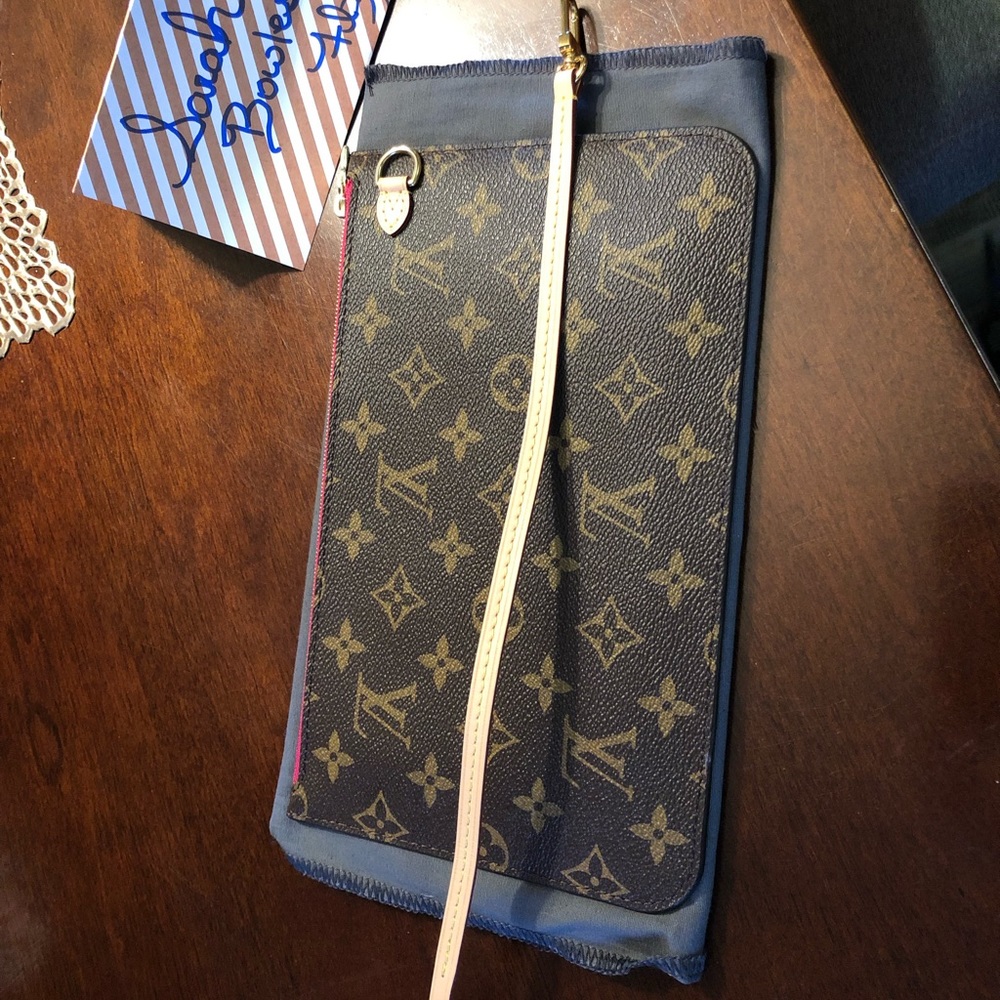 Authentic Louis Vuitton neverfull pouch piovine
